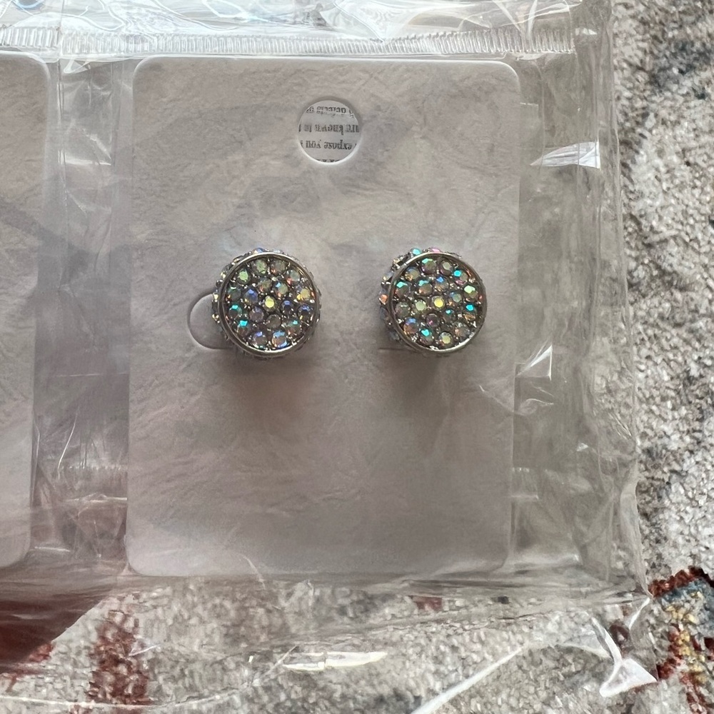 💕💕Rhodium Plated Clear AB Crystal Earring